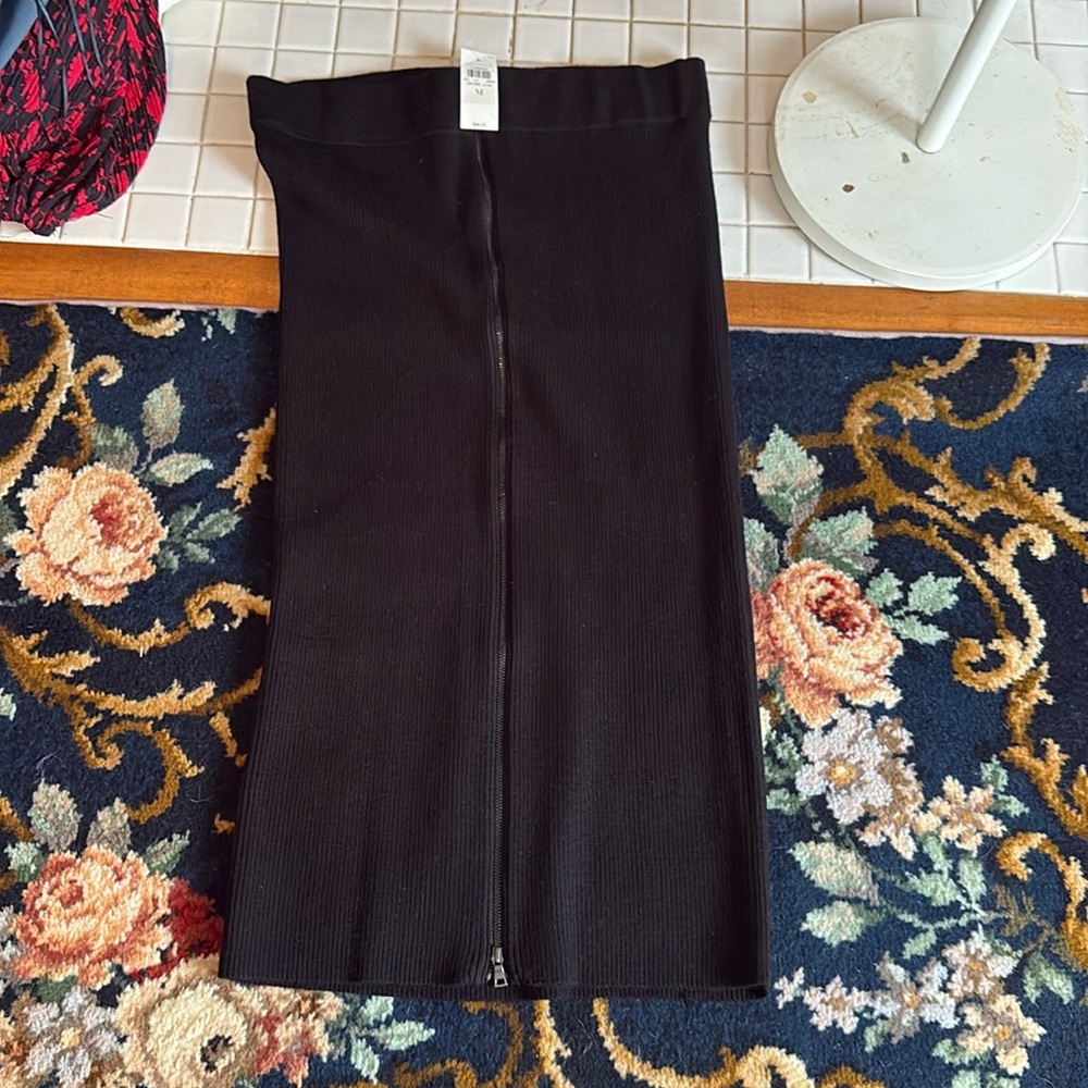 Ann Taylor two zip knit pencil skirt. NWT. Retail 98‎